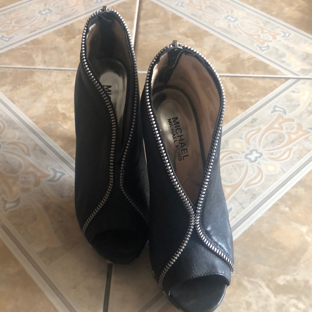 Black Michael Kors- Used.